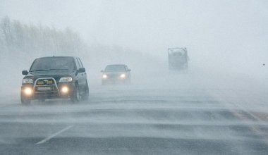 Из-за непогоды в трех областях Казахстана закрыли дороги