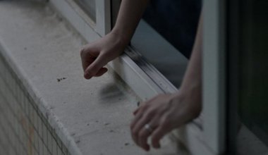 Из окна 10 этажа выпал мужчина в Талдыкоргане