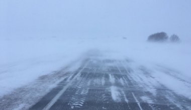 Поселок в Костанайской области две недели остается оторванным от мира из-за снежных заносов