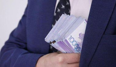 За взятку в 310 тысяч чиновника в Астане наказали на 9 млн тенге