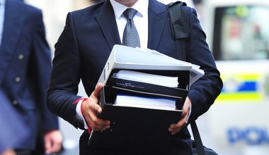 Госслужащих в Казахстане будут увольнять за согласие на взятку