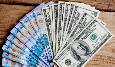 Тенге ослаб к доллару из-за закрытия двух крупных банков в США
