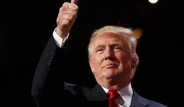 Трамп вернулся в YouTube и Facebook после двух лет блокировки