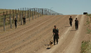 Разыскиваемого в России иностранца задержали в пункте пропуска в Казахстане