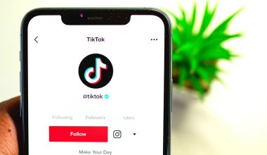 Жители Алматы устраивали игры на деньги в TikTok и заработали 13 млн: их осудили