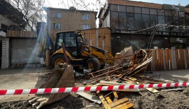 В центре Алматы снесли летнюю террасу кафе