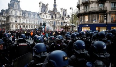 Пенсионная реформа: во Франции акции протеста переросли в массовые беспорядки