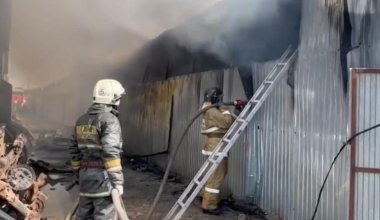 В Уральске горели торговые контейнеры