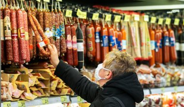 Снова в списке антилидеров: большая часть доходов казахстанцев уходит на еду
