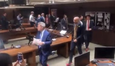 Канадские чиновники пришли на заседание в розовых каблуках, чтобы поддержать женщин