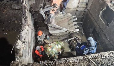 Несколько домов в Алматы остались без воды из-за аварии на крупном водопроводе