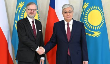 Премьер Чехии привез в Казахстан бизнес-делегацию