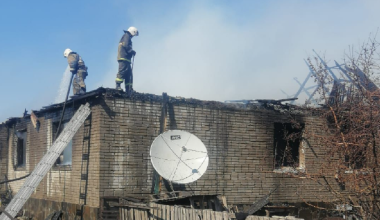 Газовые баллоны взорвались во время пожара в Костанайской области