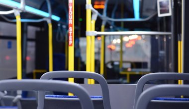 Водитель автобуса с поддельными правами сбил женщину в Алматы