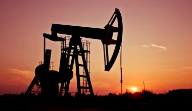 Впервые с 27 марта цена нефти Brent опустилась ниже $77
