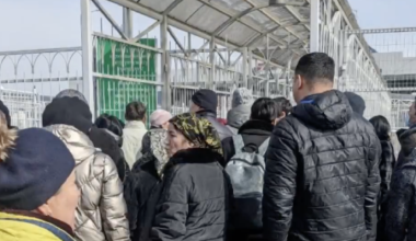 На границах РК с Узбекистаном и Кыргызстаном образовались очереди
