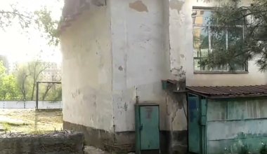 Как в девяностых: алматинцы жалуются на ужасное состояние школ в городе