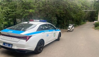 В Алматы мопедист сбил полицейского и попытался скрыться