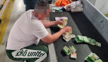 Крупную партию незадекларированной валюты хотели перевезти через Казахстан