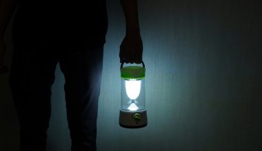 Жители Уральска четвёртые сутки сидят без света