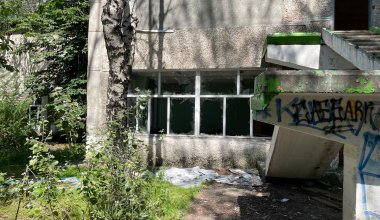 Акимат не доглядел, или Почему в Алматы здание бывшего детдома отдали мародёрам и наркоманам