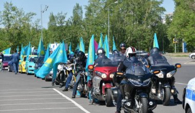 Автопробег в честь Дня госсимволов проходит в Астане