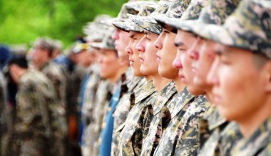 Почему призывников забирают прямо из ночных клубов в Казахстане