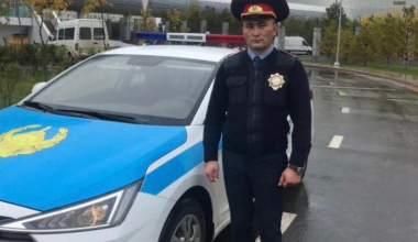 В чем обвиняют получившего награду от Тургумбаева полицейского, ответили в Антикоре