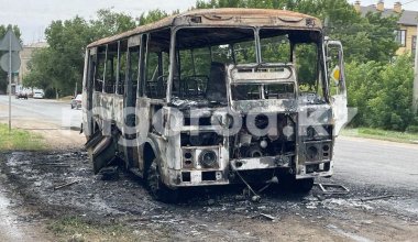 В Уральске загорелся школьный автобус с детьми