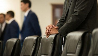 Дети пострадали на детской площадке в Караганде: ответственного чиновника уволят
