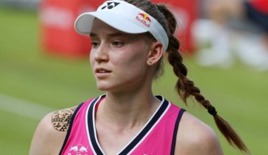 Елена Рыбакина снялась с турнира в Великобритании
