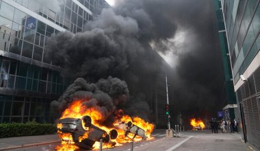 Ситуация выходит из под контроля: во Франции третий день не стихают протесты