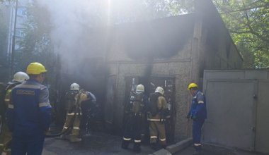 В Алматы загорелась трансформаторная подстанция