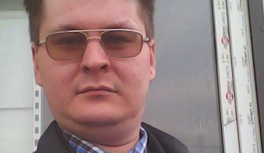 Выступающего против войны россиянина отпустили в Астане