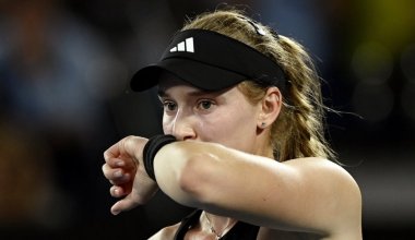 Рыбакина проиграла в четвертьфинале Уимблдона