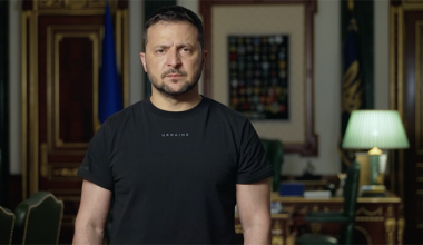 Зеленский раскритиковал чиновников, которые думают о собственных интересах