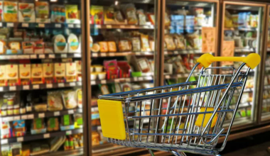 Продукты хранят на полу: казахстанцев возмутило видео из Magnum в Караганде