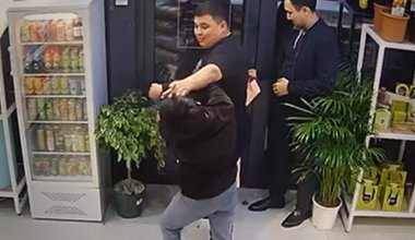 Участковый ограбил цветочный: полиция Шымкента подозревается в халатности