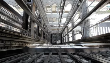 В Туркестане 74-летняя женщина разбилась, упав в шахту лифта