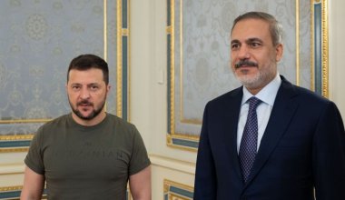 Зеленский принял главу МИД Турции