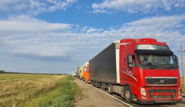 Ввоз наркотиков и оружия: очереди на границе Казахстана и Кыргызстана объяснили в КНБ