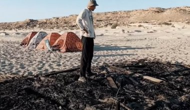 На пляже близ Актау произошел акт вандализма