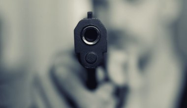 В Алматы люди в масках устроили перестрелку