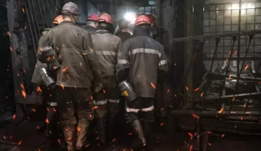 Отказываются даже собаки: на шахте «Казахстанская» спасатели жалуются на питание