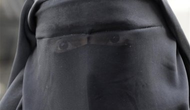 В Узбекистане будут наказывать за ношение одежды, закрывающей лицо