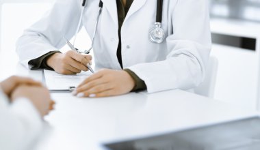 В больницах Астаны насчитали 2 500 "мертвых душ" пациентов