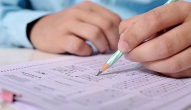 Сколько казахстанских абитуриентов сдали ЕНТ в 2023 году