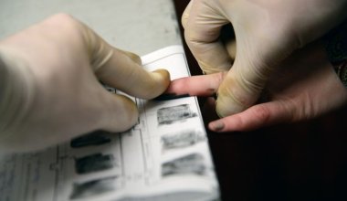 МВД готово отменить штраф за отказ казахстанцев от всеобщей дактилоскопии