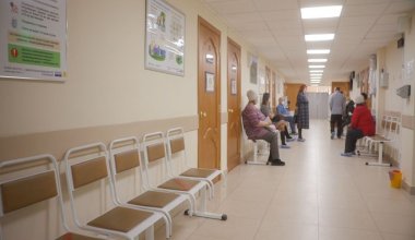 В Туркестанской области пациент ударил врача ножом
