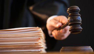 Казахстанец попал под суд за то, что назвал девушку проституткой